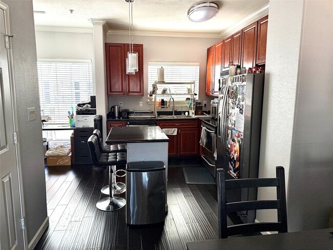 Building Photo - 9200 Westheimer Rd