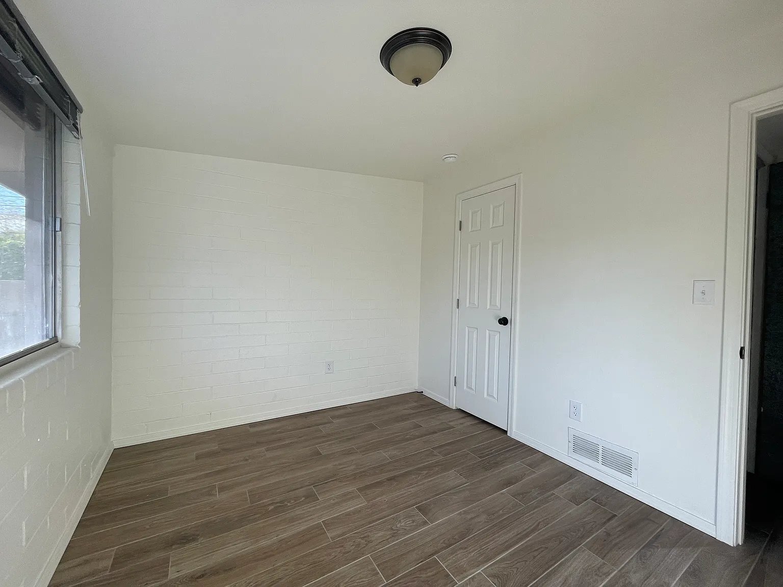 Building Photo - 1508 E Adelaide Dr