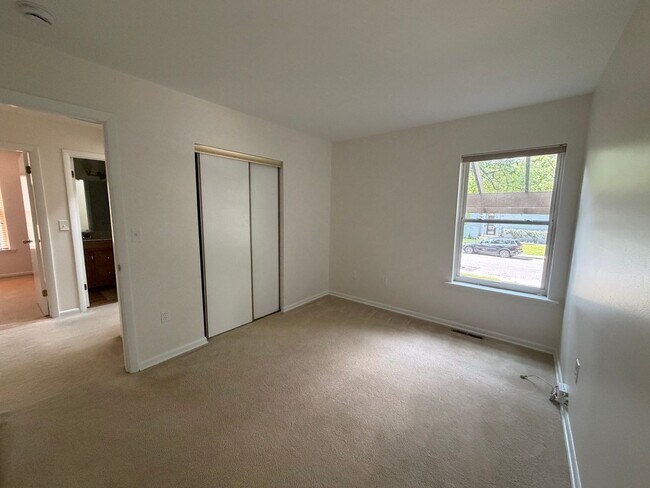 Building Photo - 1016 Timber Creek Dr