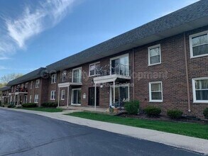 Building Photo - 16 Simpson St