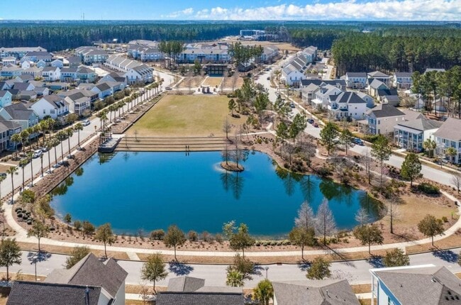 Building Photo - 313 Oak Bend St