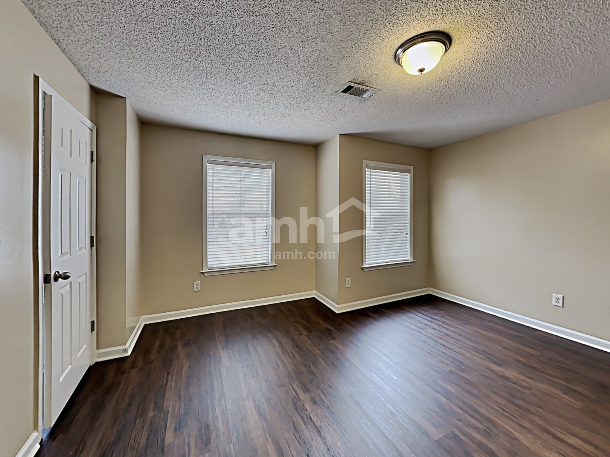 Building Photo - 9321 N Fairmont Cir