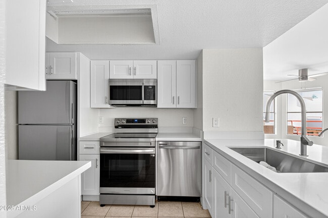 Building Photo - 4850 E Desert Cove Ave