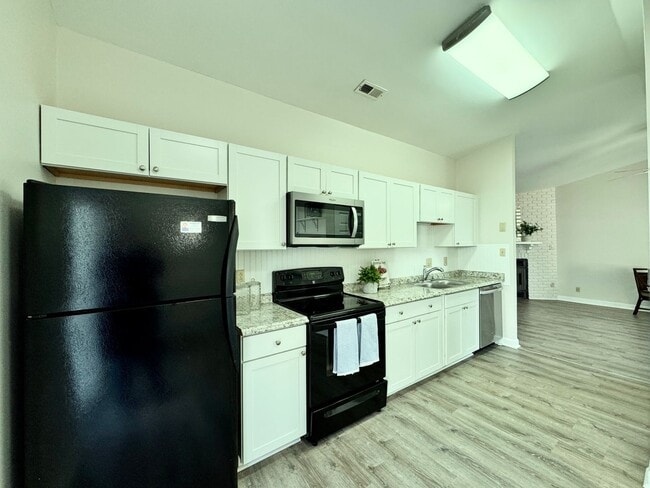 Building Photo - Updated & Ready 02-02-26! Adorable 3-Bedroom Ranch 4 Miles to Dam Neck Base & Oceana - HUGE Fence...