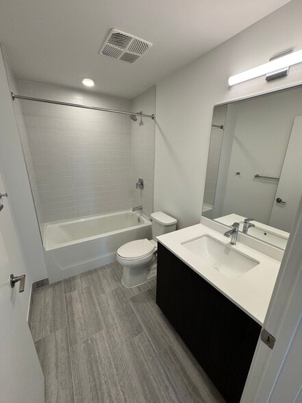 Bathroom w Bathtub - 132 NE 22nd St