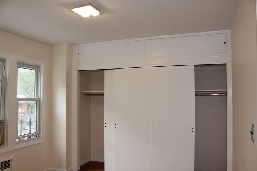 Building Photo - 6954 Loubet St