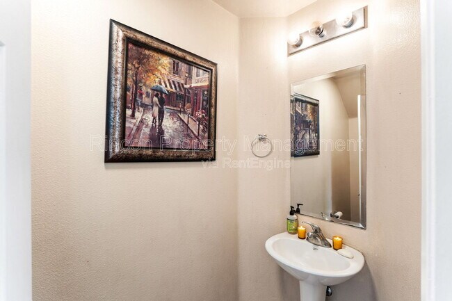 Building Photo - 954 Taylor Ln