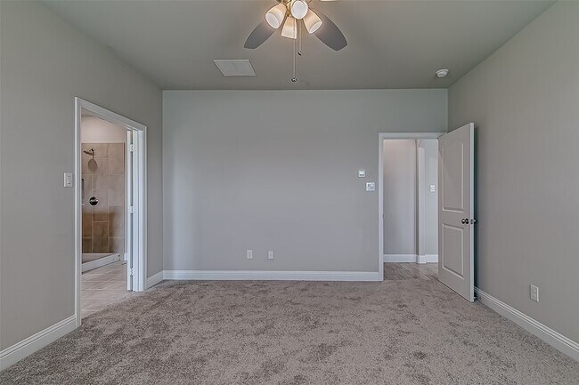 Building Photo - 327 Sweetspire Dr