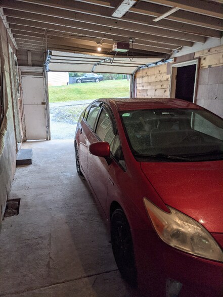 Building Photo - 1001 E Main St