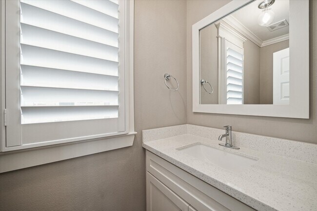 Building Photo - 2820 Princeton St