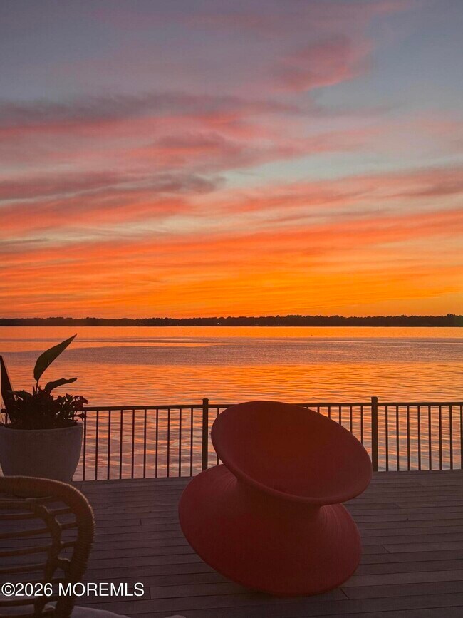 Building Photo - 7 Circle Dr