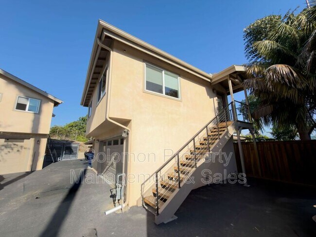 Building Photo - 3302 Avenida De Loyola