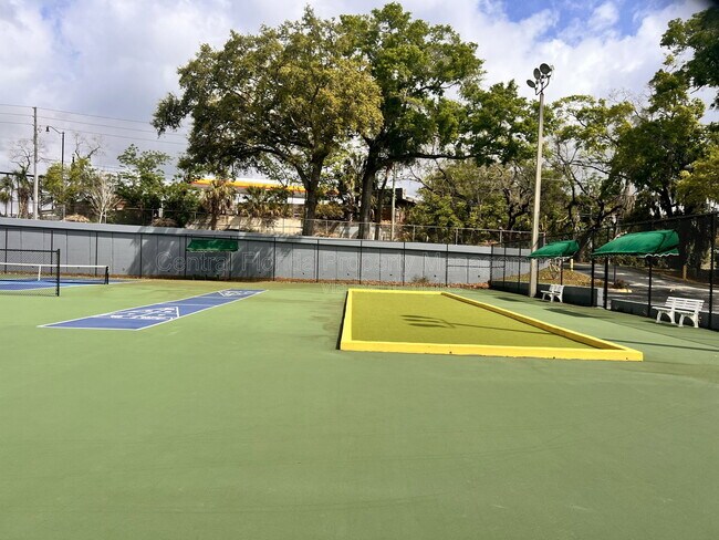 Building Photo - 17 Escondido Cir