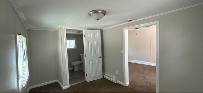 Building Photo - 1130 Charlie Dr