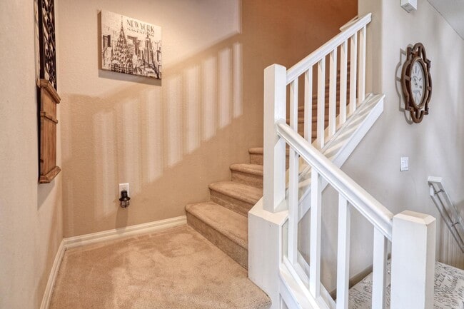 Building Photo - ? Stylish 2BR/2BA Townhouse in Resort-Style Community | Available July 2025 – April 2026 | 30-Nig...