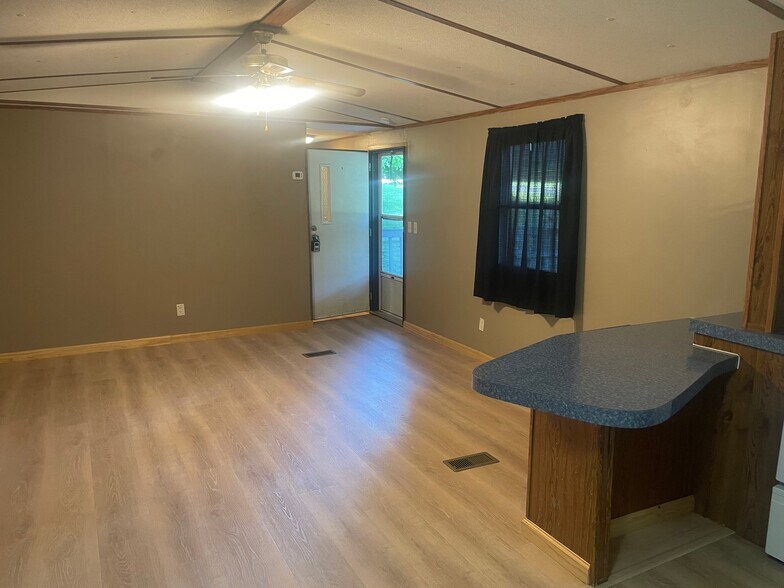 Building Photo - 5576 Hargrove Rd