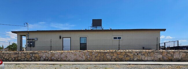 Building Photo - 7833 Mt Latona Dr
