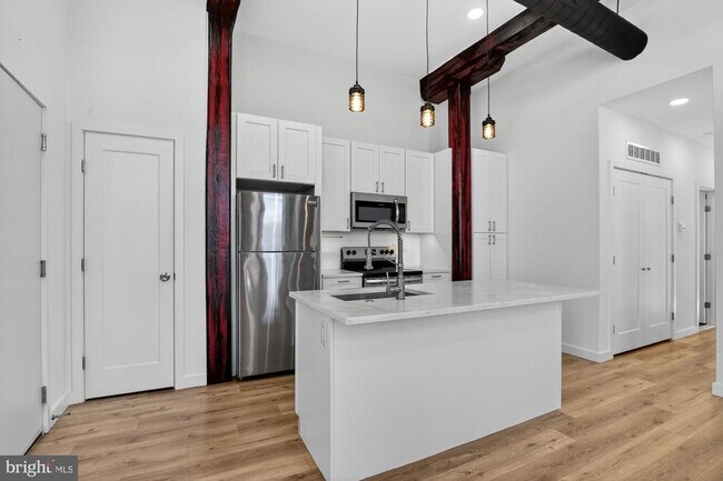 Building Photo - 2045 Trenton Ave