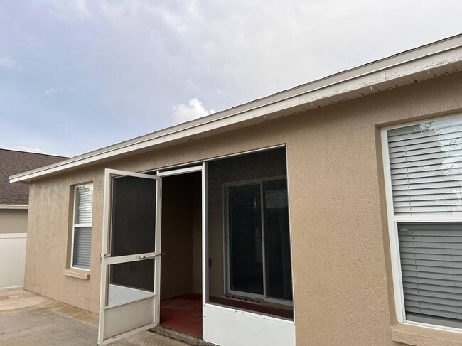 Building Photo - 669 Sierra Cir