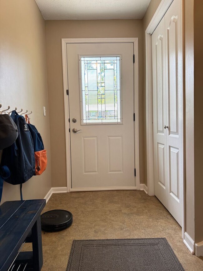 Building Photo - Stunning 4 Bed, 3 Bath Home with Backyard ...