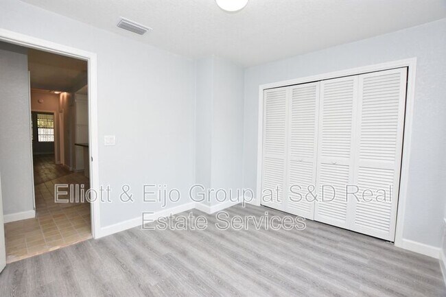 Building Photo - 1127 Oakhill St