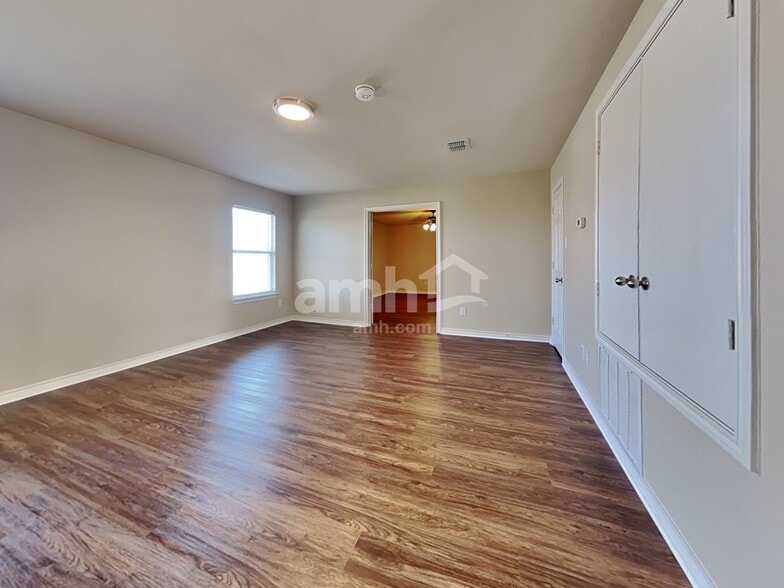 Building Photo - 1703 Chadwick Dr