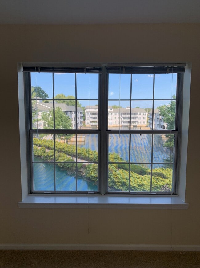 Building Photo - 2207 Waters Edge Dr