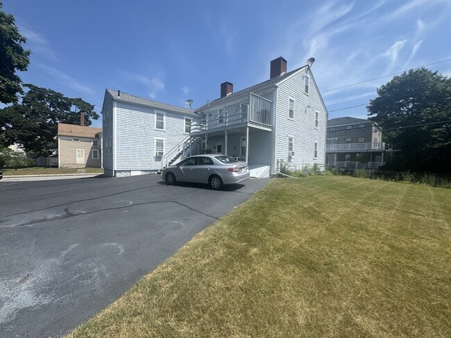 Building Photo - 198 Main St