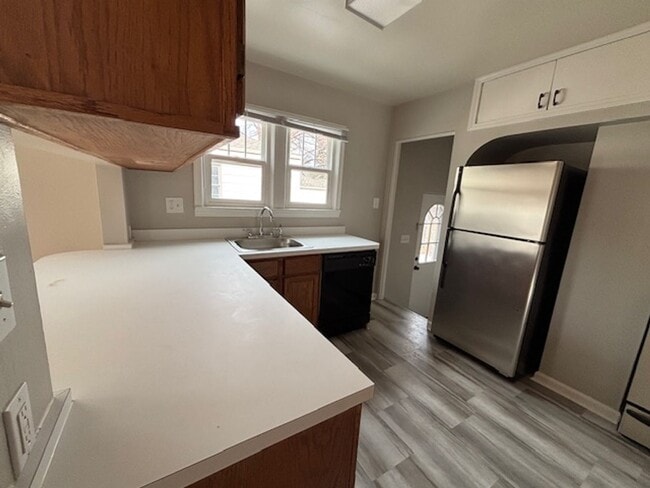 Building Photo - 4 Bedroom 2 Bath House by Frontier Park