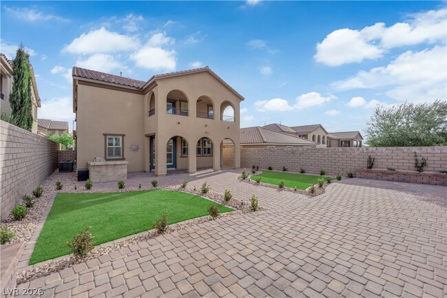 Building Photo - 465 Cabral Peak St