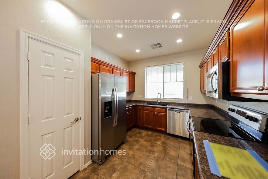 Building Photo - 12737 W Pasaro Dr