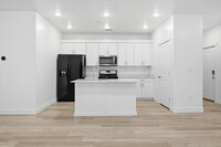 Building Photo - 475 W 60 S