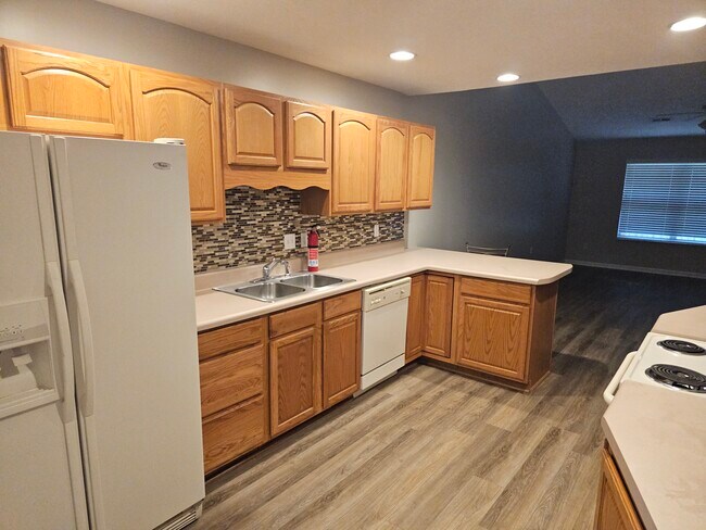 Building Photo - 5240 Avery Woods Ln