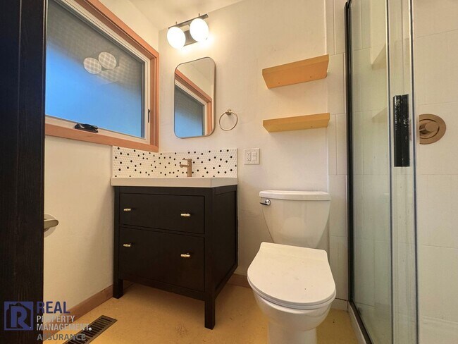 Building Photo - Updated 3-Bed Duplex Offering Space, Style & Convenience!!