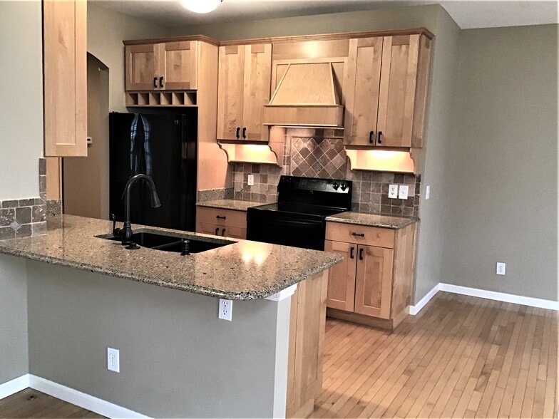 Building Photo - 5298 Fredericks Stand