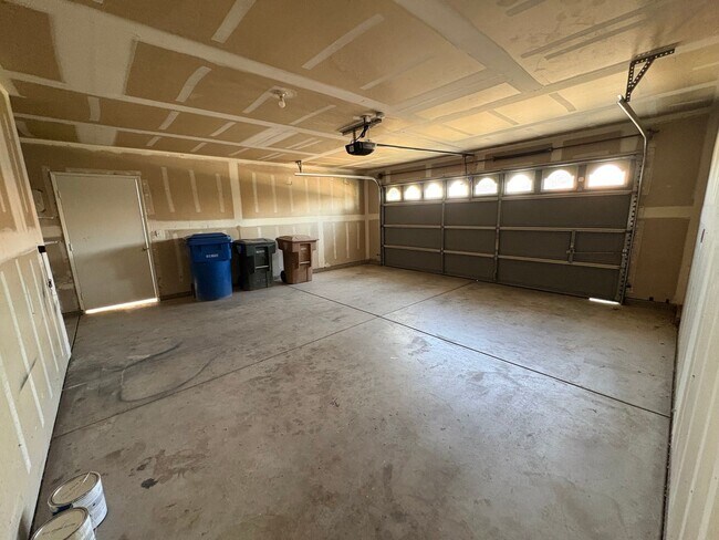 Building Photo - 7110 Rogue River Dr
