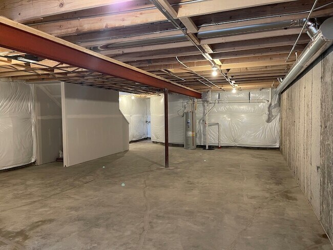 Building Photo - 721 Dropseed Ln