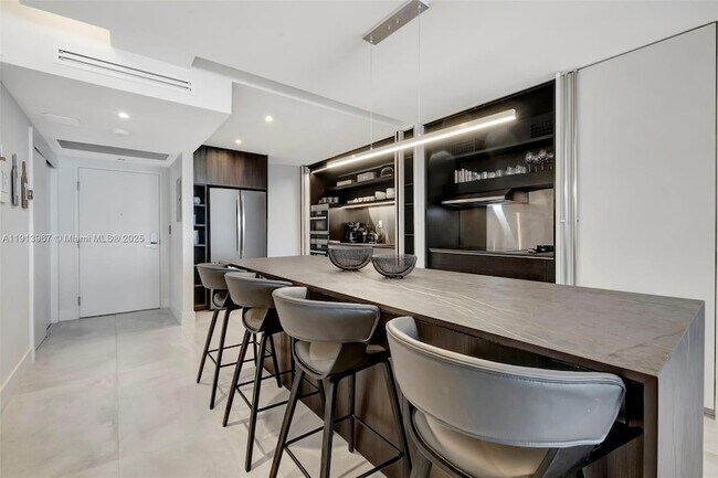 Building Photo - 2301 Collins Ave