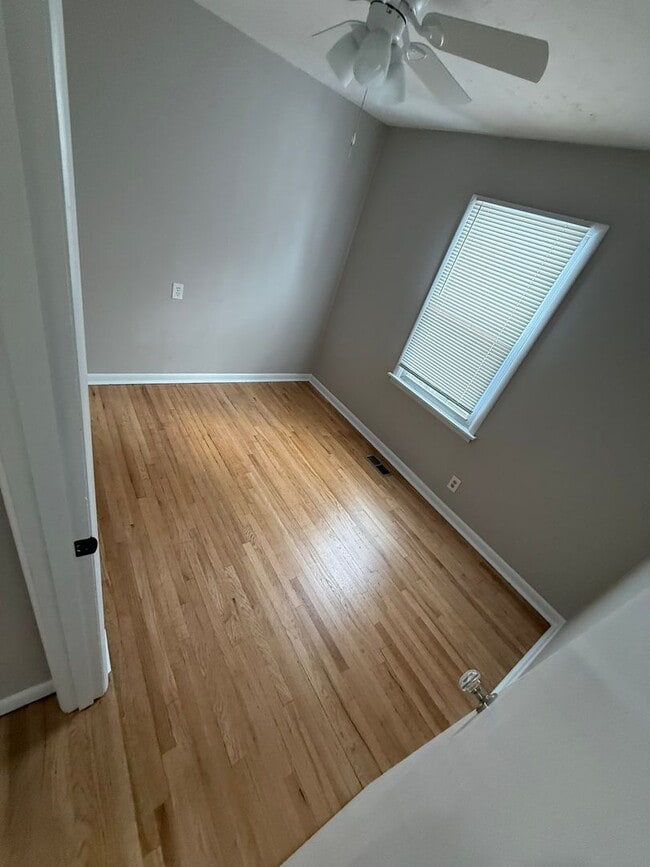 Building Photo - NEW RENTAL!  $1500 per month, Charming 3 bedroom, 1 bath House with fenced backyard! Heart of Sou...