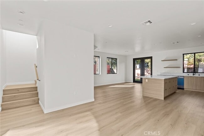 Building Photo - 11145 Hortense St