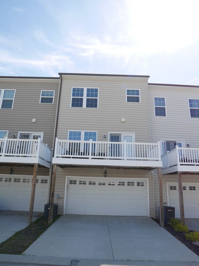 Building Photo - SPACIOUS 4 Bedroom Townhome-Owings Mills, MD