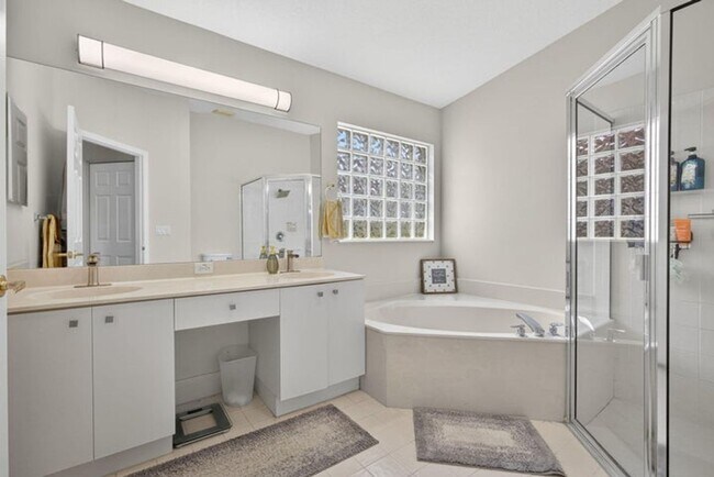 Building Photo - 15155 Newquay Ct