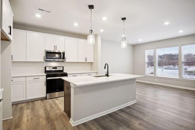 Building Photo - 14536 Twin Lakes Cir