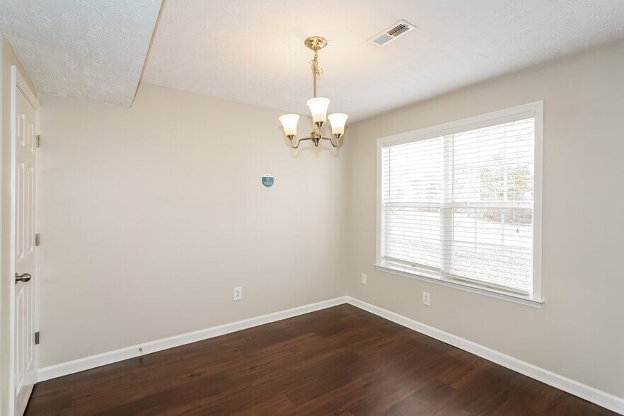 Building Photo - 1829 Lakewood Village Dr