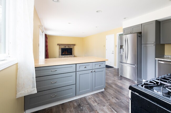 Building Photo - 207 Ridge Springs Ln