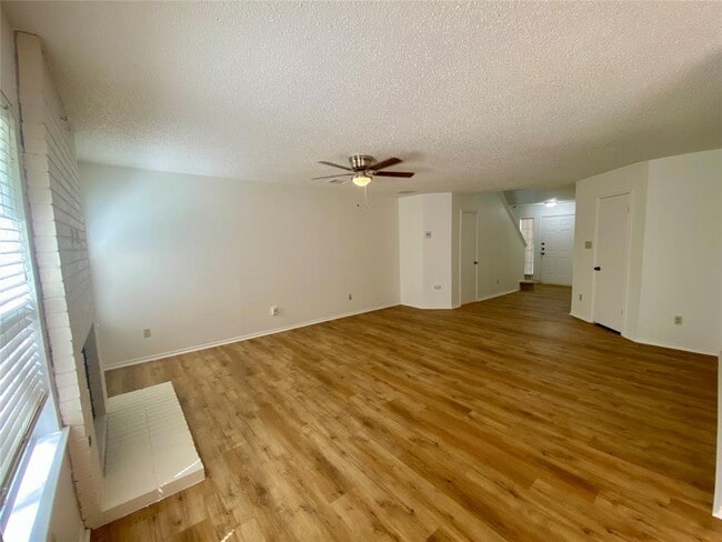 Building Photo - 8607 Cretys Cove