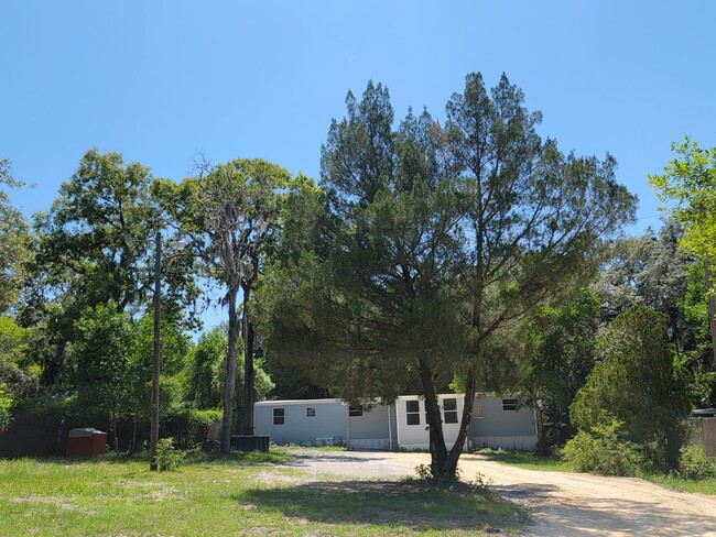 Primary Photo - Adorable & Spacious 2/1 in Weeki Wachee!!!