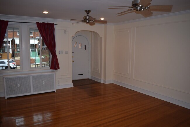 Building Photo - Regal Rowhome! 3 Beautiful Finished Levels!
