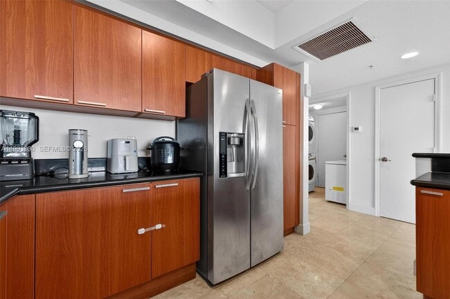 Building Photo - 15051 Royal Oaks Ln