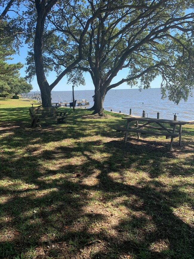 Building Photo - 3 Bedroom 2 Bath Home in Point Harbor Avai...